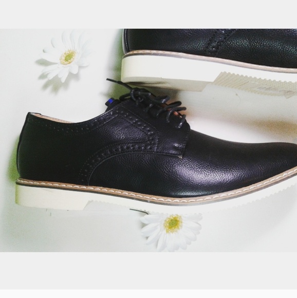 Oxford Men's shoes Sizes 10 β¬οΈ$50π - Picture 2 of 7